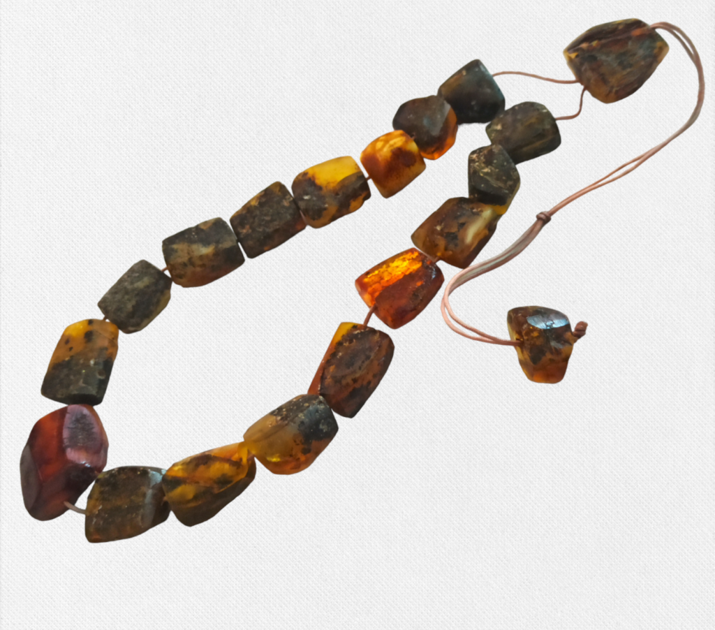 Handmade kompoloi from raw Baltic amber_500